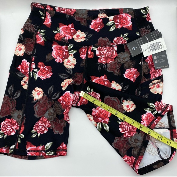 Torrid Women’s Plus Size Black Floral Wicking Bike Short Size 1X - Picture 10 of 12